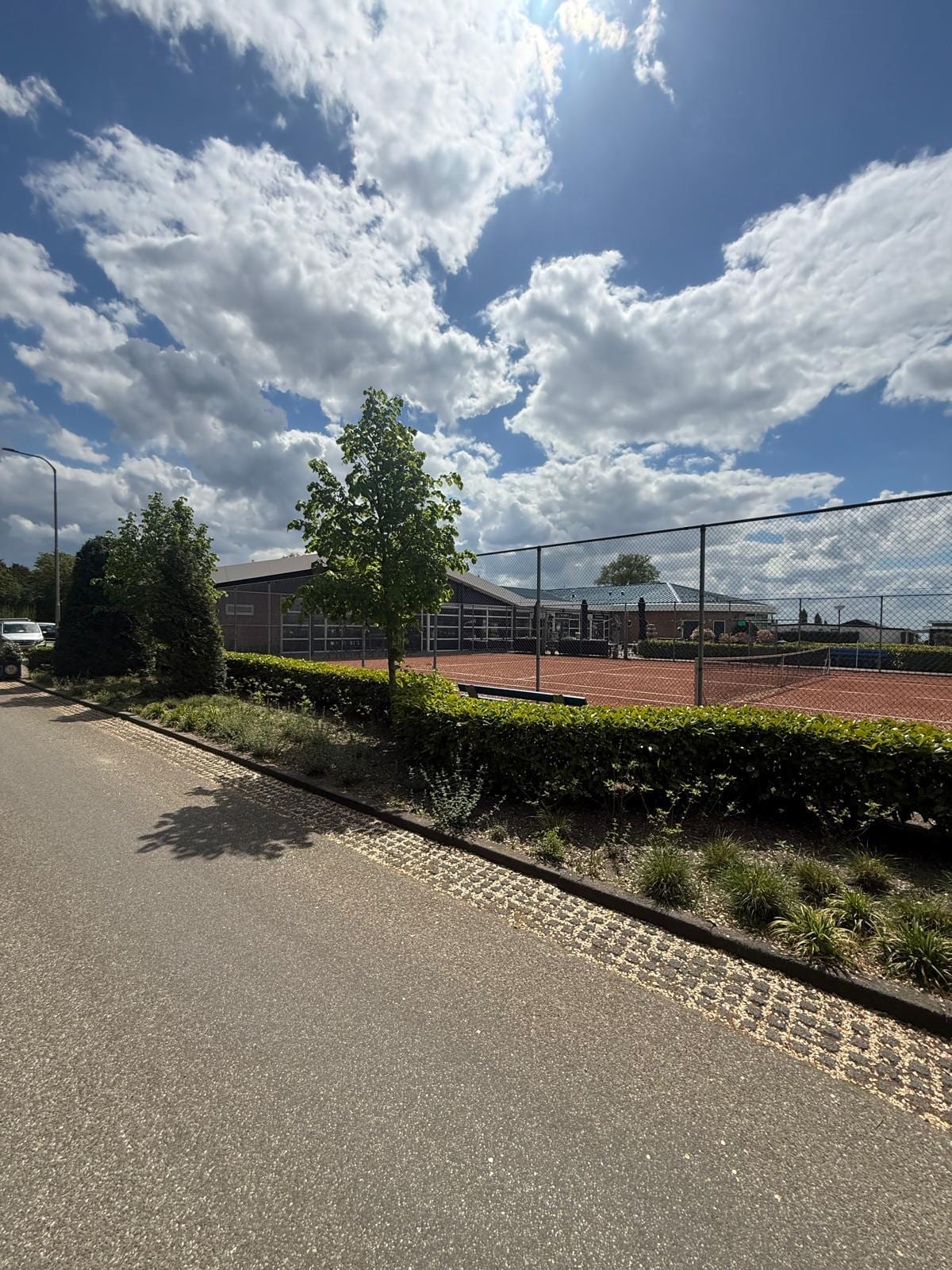 Tennisbanen en clubgebouwen van Veluwe Strandbad Elburg
